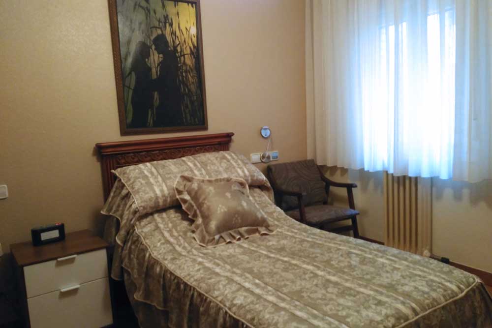 Residencia de ancianos y personas de la tercera edad en Peralta, Navarra.