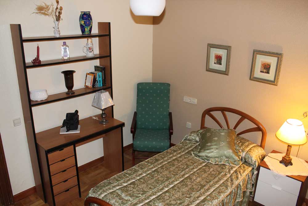 Residencia de ancianos y personas de la tercera edad en Peralta, Navarra.